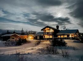 Log Cabin Near Høgevarde With Mountain Views, hotel en Granheim