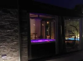 Casa di Ljubica - Private paradise in Pula - Luxury and romance for couples, jacuzzi, massage, pool, bbq and fenced yard
