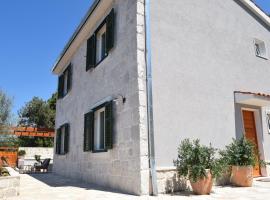 Villa Kate, hotel with pools in Podgora