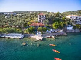 MELIES- Seaside Boutique Apartments