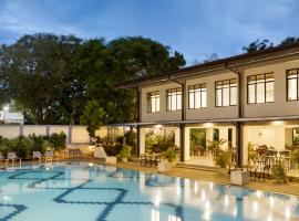 The Blue Wave Hotel, hotel with parking in Arugam Bay