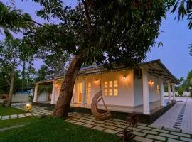 Ashtamudi Lake Villa by VOYE HOMES - Pet Friendly & Events Welcome
