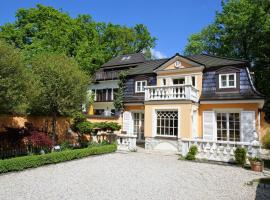 Yacht- , und Reisemobilhafen "Historisches Fährhaus" Wendenschloss, hotel di Berlin