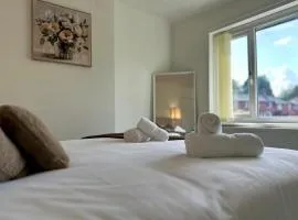 Modern House with four BR two parking bays in Bolton