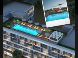 Studio apartment with shared pool in Kyrenia center, hotel v destinaci Kyrenia