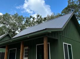 The Cabins at Northwoods Trails, hotell sihtkohas Hot Springs