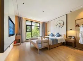 GUI YUAN ZHEN PIN HOTEL - Zhangjiajie National Forest Park Store -Free one waypick up service over 2night- Customized tour routes and Reservation ticket services for scenic spots-English speaking customer service