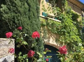 La maison près de la fontaine