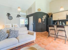 Domaine Plan Des Devens Tendresse, hotel in Roussillon