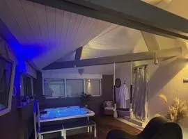 Charme & Sens Avec Jacuzzi intérieur