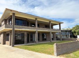 Sandcastle, hotelli kohteessa Lancelin