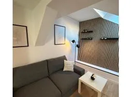 Cozy Top-Floor Studio Apt. 3 – APOLONIAliving
