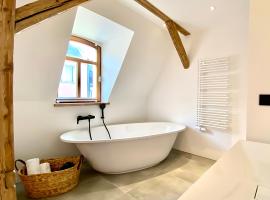 Gemütliches Studio im Zentrum von Hof mit Designer-Wanne & 24h-Check-in, διαμέρισμα σε Hof