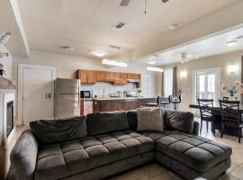 Fully-furnished 4BR Condo Near FQ, apartmán v rezidenci v destinaci New Orleans