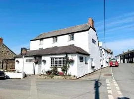 The Fourways Inn
