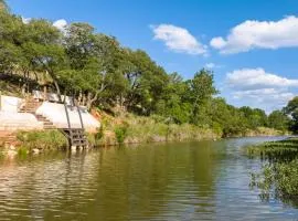 Verbena Waterfront with Hot Tub