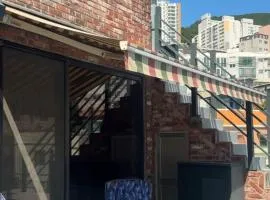 Terrace Rooftop Luggage Storage Spacious Two Rooms Beam Projector 4 Beds Jeonpo Seomyeon Busan Station