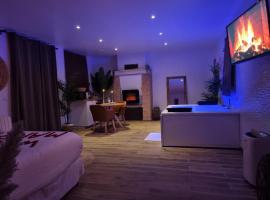 Escapade en amoureux loft de charme jacuzzi et jardin privatif proche Paris, Hotel in Saint-Prix