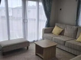 Homely 7 Berth Caravan At Manor Park In Hunstanton, Norfolk Ref 23018B