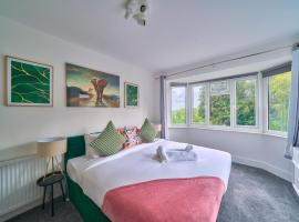 High Wycombe Stays Modern 4 Bed, 2 Bath Home with Garden Sleeps 9, vila v destinaci High Wycombe