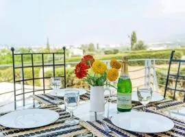 Amazing Sea View -3 Bed Ground Floor Garden Apartment