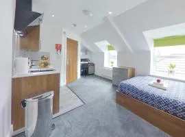 Victoria House - Deluxe Studios in Coventry City Centre, free parking, by COVSTAYS