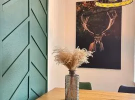 AMAO Brown - City Center - 85 m2 - King-Size Bed - Private Parking - Storchenturm - bis 10 Pers 2Whg