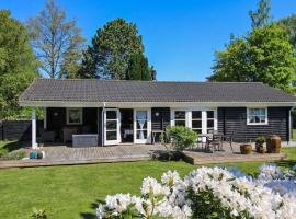 Holiday Home Eia - 500m from the sea by Interhome, hotel a Hornbæk