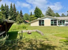 Holiday Home Kiris - 800m from the sea by Interhome – hotel w mieście Bøtø By
