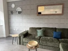 ResiLets - Berwick House - Large 4 Bed Townhouse - Contractor stays