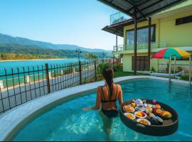 The Neeraj Naturecure On Ganga, hotel near Dehradun Airport - DED, Rishīkesh