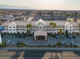 Holiday Inn Express Hotel & Suites Hesperia by IHG, hotel v destinaci Hesperia