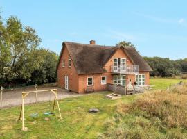 Holiday Home Henrike - 3-3km from the sea by Interhome, hotel Toftum városában