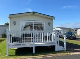 2 Bedroom Mini Lodge near the beach