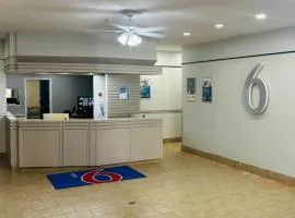 Motel 6 Cornwall, ON
