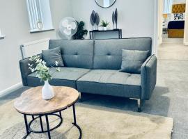 Strood Modern One Bed close to Castle and Dockyard - Flat 1, hotel in Rochester