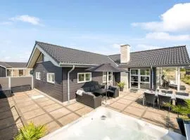 Holiday Home Ennie - from the sea by Interhome