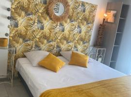 BAS DE VILLA, Mer Piscine et SPA, ξενοδοχείο σε Roquebrune-sur Argens