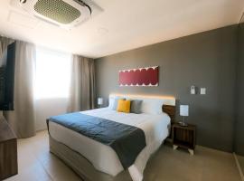 Ramada Residences by Wyndham Puerto Madryn CQ Gales, hotel com banheiras de hidromassagem em Puerto Madryn