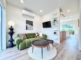 Family Oasis 3BR vs Backyard Near Beach in Torbay