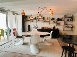 le 82 maison d architect 9 pers jardin wifi, Hotel in Châteauroux