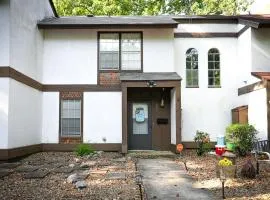 Cheerful Hot Springs Village Condo