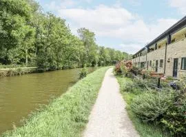Canal View Apartment