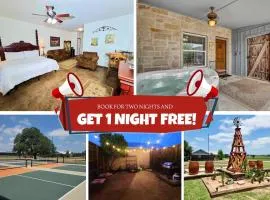 Fredericksburg Escape Wineries & Hot Tub
