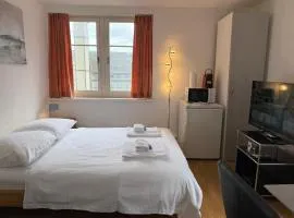 Charming Riverside Studio - Stork 41
