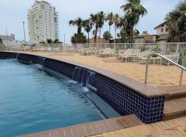 2-Level Beachfront Luxury - Sunchase IV - 326, ξενοδοχείο σε South Padre Island