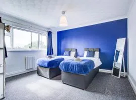 Group Retreat Perfect Home with FREE Parking