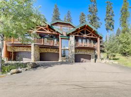 Ski-In/Out, Hot Tub: Spacious Retreat in Whitefish – hotel w mieście Whitefish