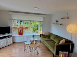 Gezellig chalet met 2 slaapkamers en zicht op het water, chalet de monta&ntilde;a en Erm