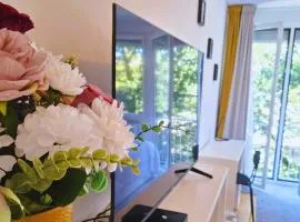 White Door Zagreb self check-in apartment with free public parking